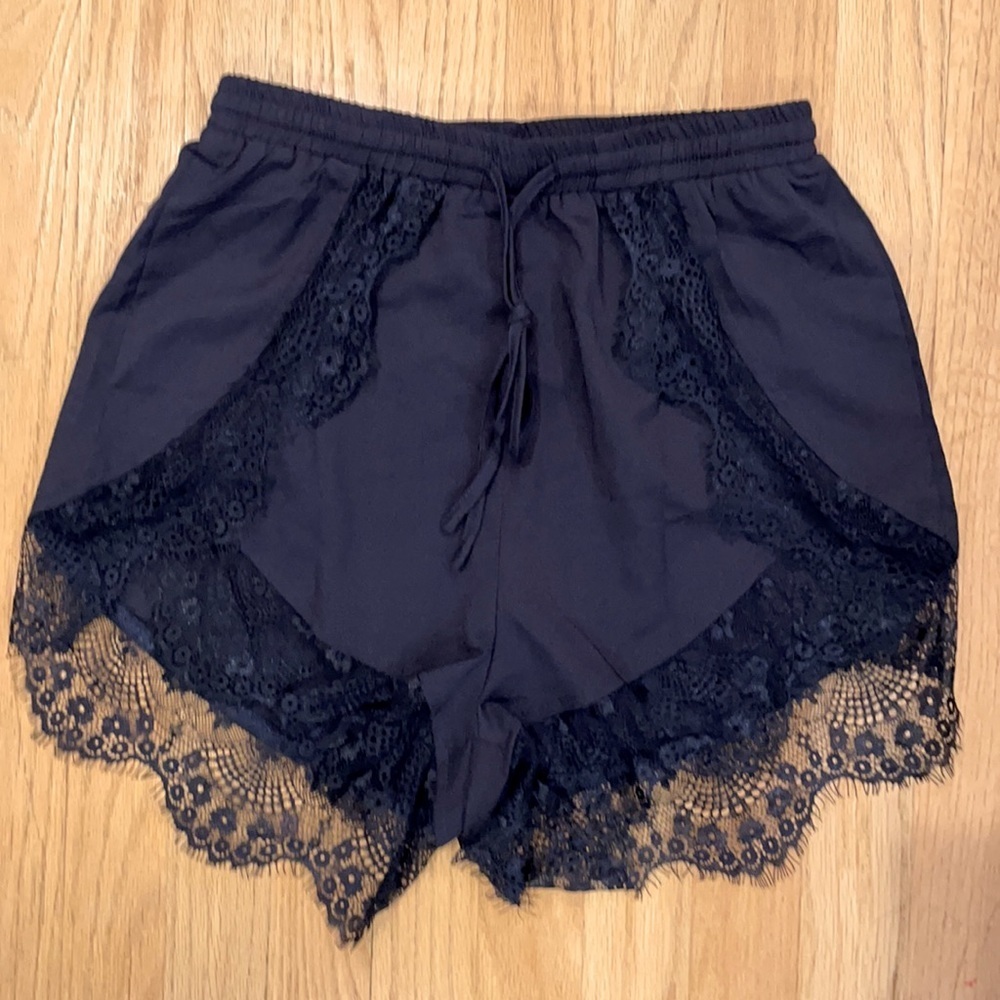 NWT Xenia Boutique Navy lace high waisted shorts